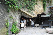 銭洗弁財天宇賀福神社