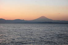 江ノ島弁天橋 夕暮れ時の富士山