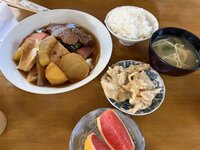 ローカルな沖縄料理を楽しめる 2-1